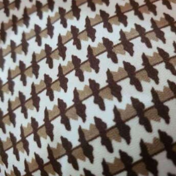 Classy Allover Print Blouse - Picture 7 of 7